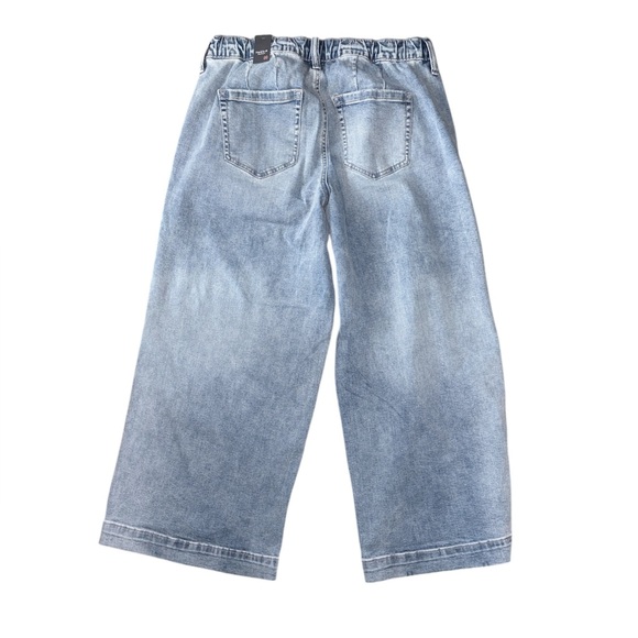 Torrid crop weekend wide leg super soft mid rise jean NWT - Picture 2 of 5